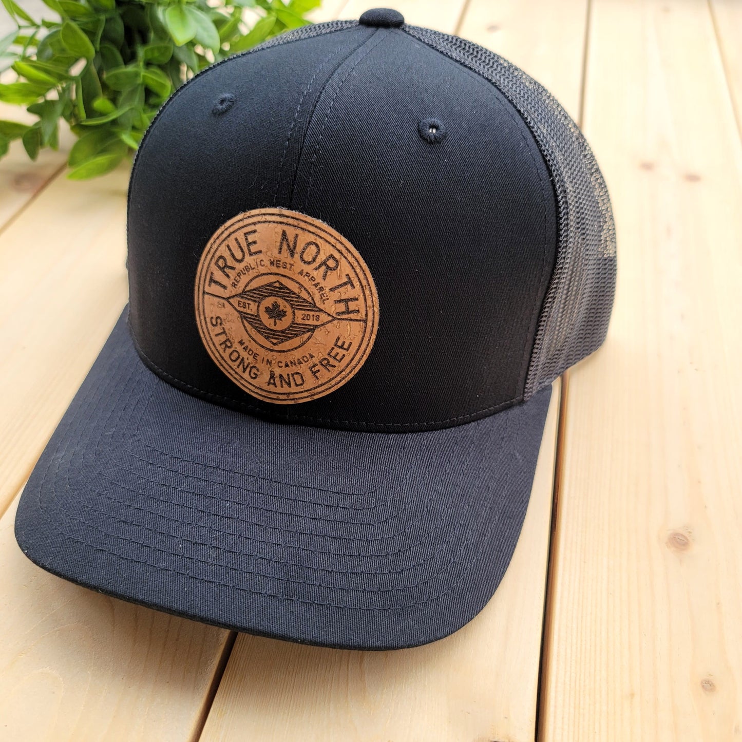 beanie - hat - Snap Back - toque - Trucker Hat True North 
